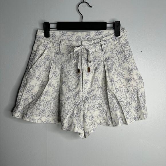 Amalie The Label Women's Linen Blend High Waisted Tailored Shorts In Dolce Fleur - Picture 2 of 8